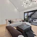 The Modern Cowboy - Hot Tub & Rooftop On Music Row