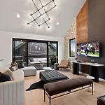 The Modern Cowboy - Hot Tub & Rooftop On Music Row *