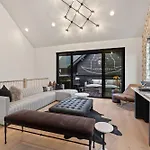 Holiday home The Modern Cowboy - Hot Tub & Rooftop On Music Row