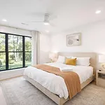 Getaway Rooftop Views & Modern Comfort