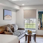 Landing Beautiful Studio In Downtown Hermitage