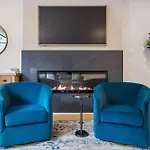 Apartment 3br Townhome Rooftop Views Hot Tub & Fireplace *