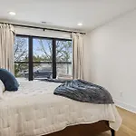 3br Townhome Rooftop Views Hot Tub & Fireplace *