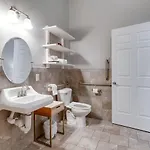 Updated 1br In East Nash-historic Church Building