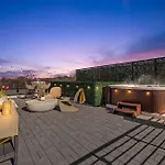 Skyline Views Hot Tub Fire Pit Grill & Parking Holiday home Nashville