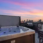 Boots & Broadway - 2 Units - Mins To Broadway