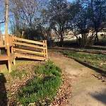 Upper Unit Retreat Pet-Friendly
