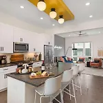 King Suites 3Br Retreat & 2-Car Garage East Nashville