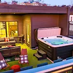 The Lodge Girls Night Out By Avantstay