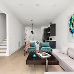 Modern Palette - Private Patio - Mins To Broadway Holiday home Nashville