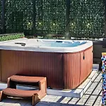 Skyline Views Hot Tub Fire Pit Grill & Parking Holiday home *