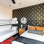 Boots & Broadway - 2 Units - Mins To Broadway *