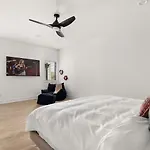 Holiday home Modern Palette - Private Patio - Mins To Broadway *