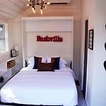 Chic Music Retreat & Holiday home *