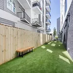 Tempo - Rooftop Pool - Gym - On Music Row Holiday home