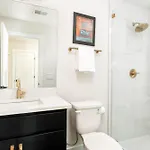 Holiday home Boots & Broadway - 2 Units - Mins To Broadway