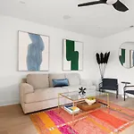 Modern Palette - Private Patio - Mins To Broadway Holiday home Nashville