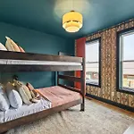 Skyline Views Hot Tub Fire Pit Grill & Parking Holiday home *