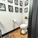 Boots & Broadway - 2 Units - Mins To Broadway