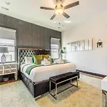 Boots & Broadway - 2 Units - Mins To Broadway Holiday home
