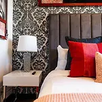 Boots & Broadway - 2 Units - Mins To Broadway *