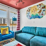 Spacious 2br Downtown | Free Parking Apartment