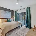 Hyve - Southern Comfort - Walk To Broadway Holiday home *