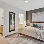 Hyve - Southern Comfort - Walk To Broadway Holiday home