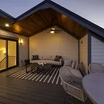 Luxe-elevate-modern Luxury-stunning Views