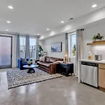 Euphony - Designer Furnishings - 5 Mins To Broadway Holiday home *