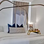 Euphony - Designer Furnishings - 5 Mins To Broadway Holiday home