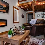 The Den At J-barn - Secluded Retreat * Nashville