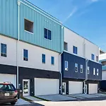 Holiday home Side By Side Nash Homes - Relaxing Rooftop Patios *