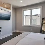 West End Escape - New Build With Rooftop Views *