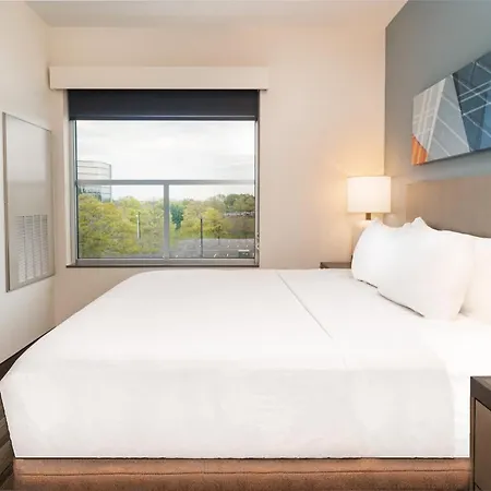 Hyatt House Airport Hotel 3*