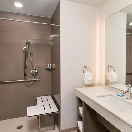 Hyatt House Airport Hotel 3*