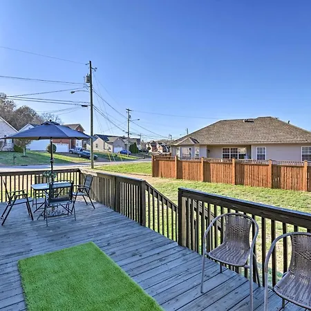 Charming ~ 6 Mi To Downtown! Holiday home Nashville