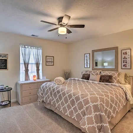 Charming ~ 6 Mi To Downtown! Holiday home *