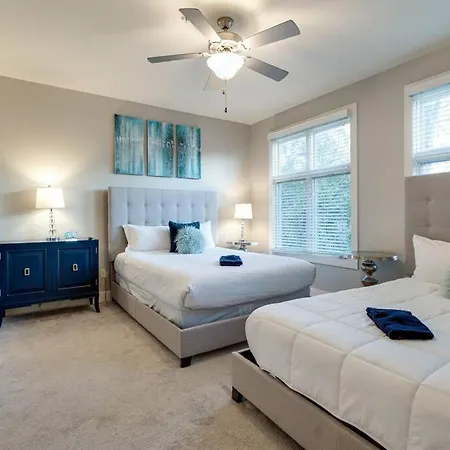 Three-level West End With Private Office And Free Secured Parking Apartment