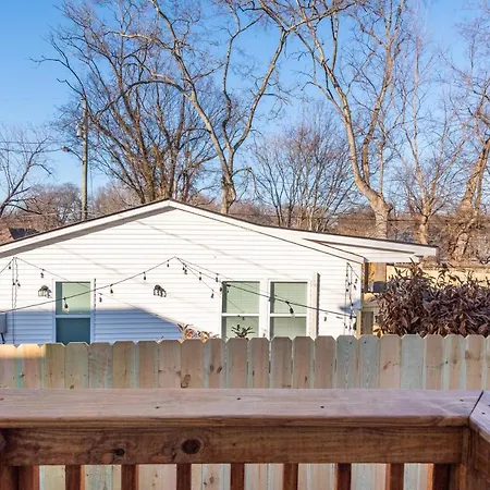 In Walkable Area 25 Miles To Downtown Family & Dog Friendly Holiday home *
