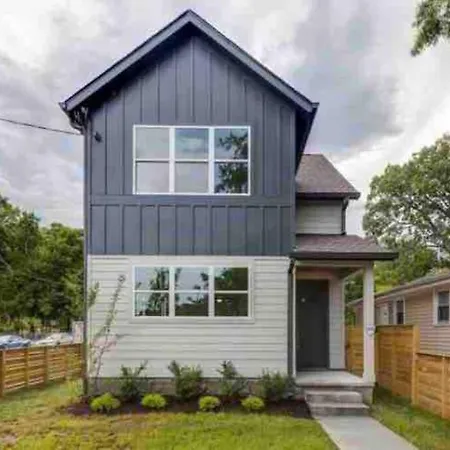 Brand New Downtown Home! Holiday home
