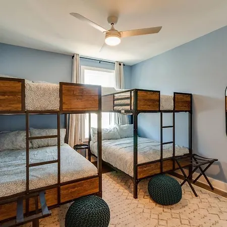 Mega - 24 Beds And Karaoke *