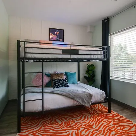 New 4 Bedroom Apt Near Dt Walk To Restaurants * Nashville