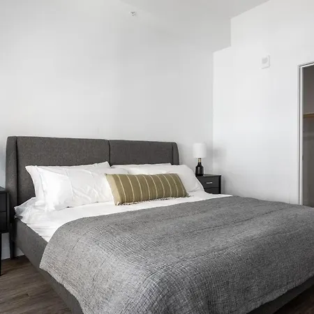 Mint House - The Gulch - Division St 4*
