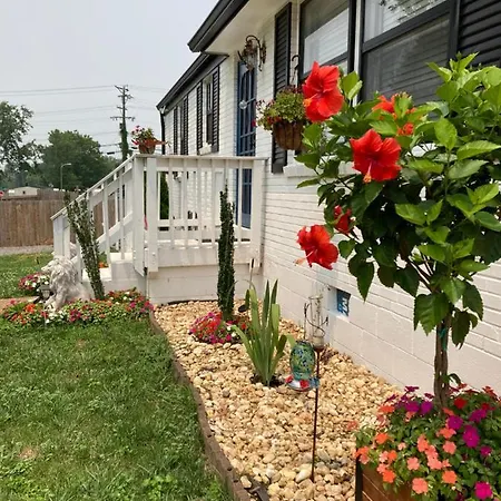 Holiday home Greenhouseromancenew Nashville