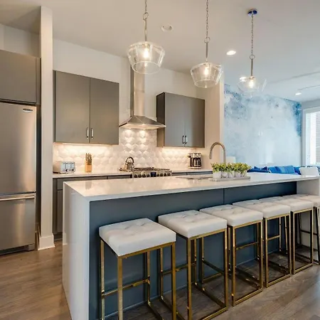 3 Premium Midtown Homes - Sleeps 36 - Mins To Broadway Holiday home *