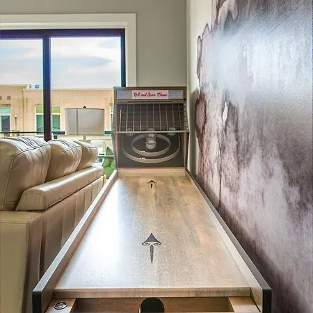 Holiday home 3 Premium Midtown Homes - Sleeps 36 - Mins To Broadway *