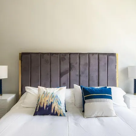 3 Premium Midtown Homes - Sleeps 36 - Mins To Broadway *