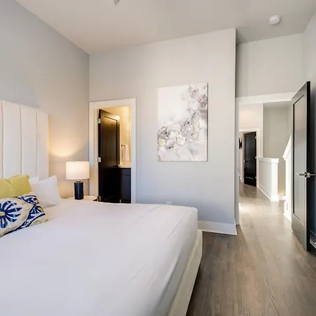 3 Premium Midtown Homes - Sleeps 36 - Mins To Broadway Holiday home Nashville