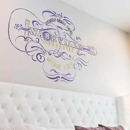 Holiday home 3 Premium Midtown Homes - Sleeps 36 - Mins To Broadway